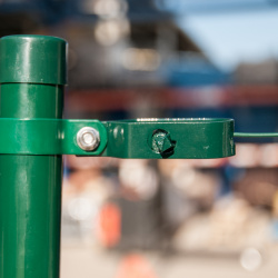 Jak přidělat napínací strojek na sloupek