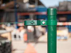 Napínací strojek k pletivu Napínací strojek k pletivu