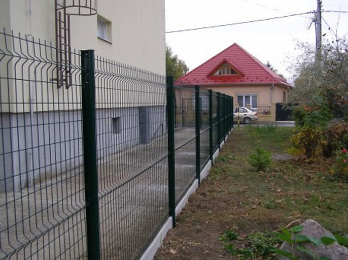 drátěné panely se sloupky ATLANTIS plotový systém z drátěných panelů