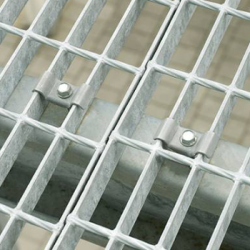 Jak přidělat ocelový rošt