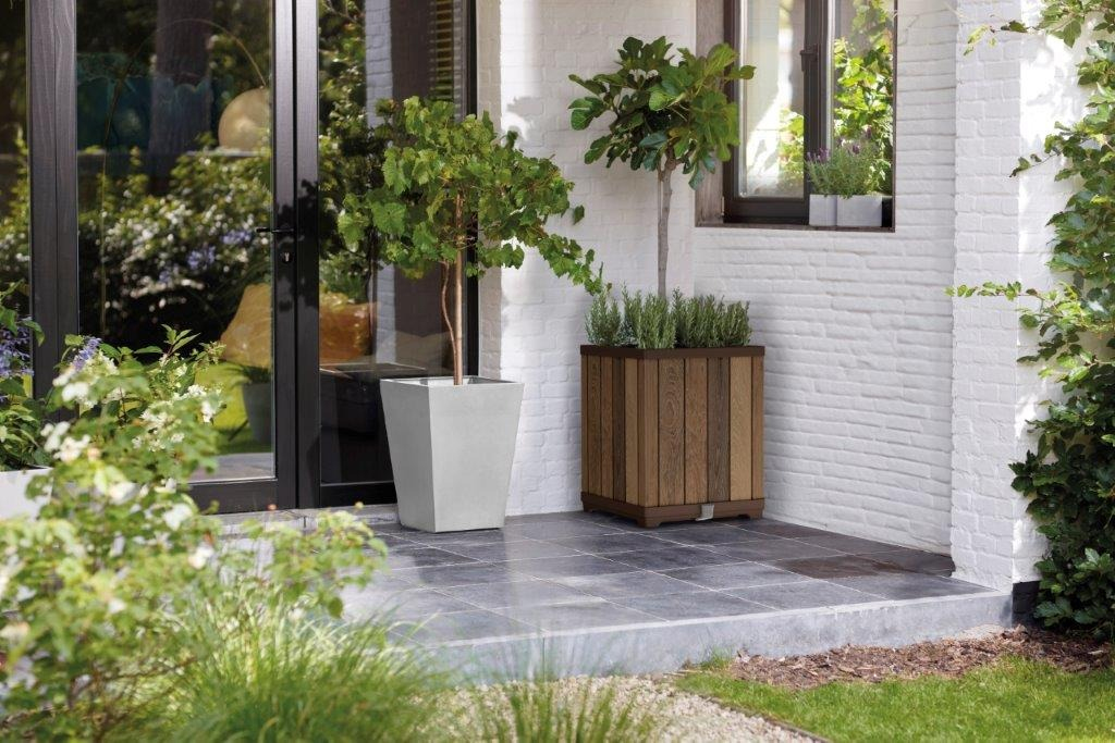 Květináč Keter Deco Square Tall v hnědém provedení