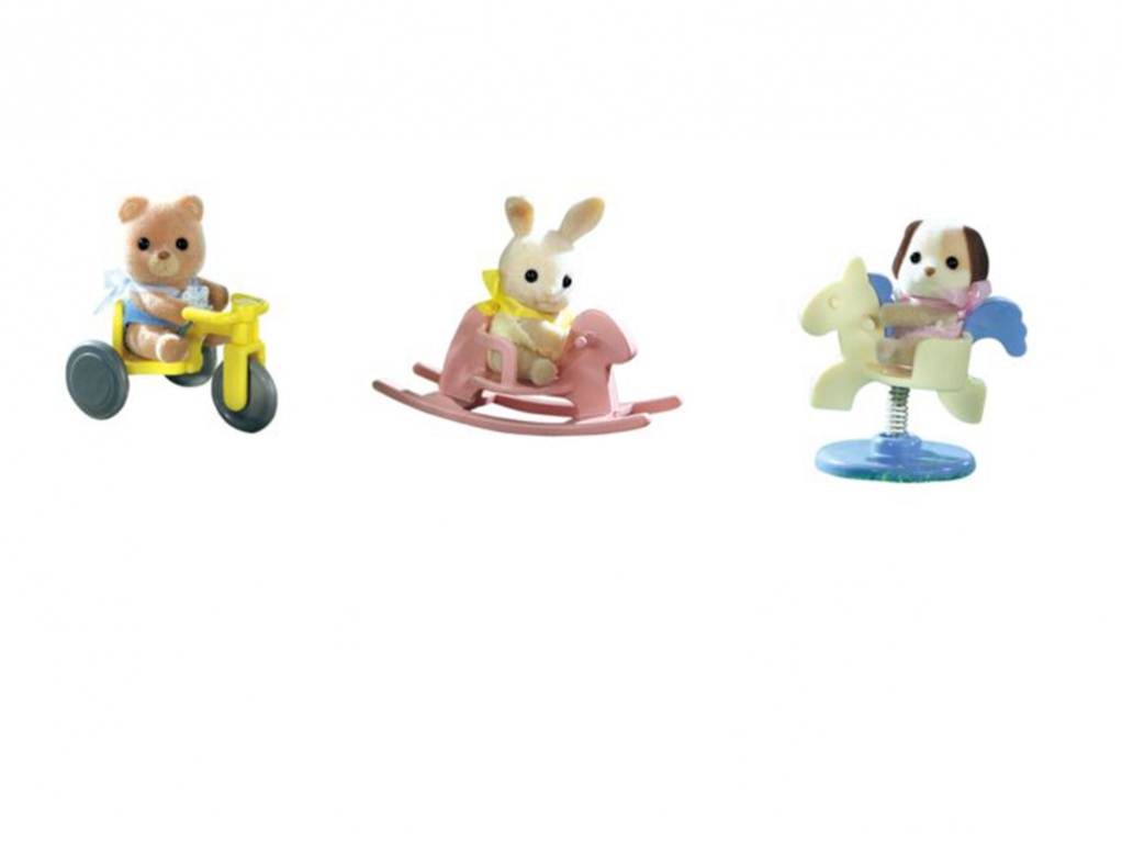 Baby príslušenstvo - šteňa, macko, králik sa hrajú vonku