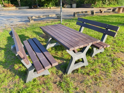 Stůl PIKNIK Traplast s venkovními lavičkami