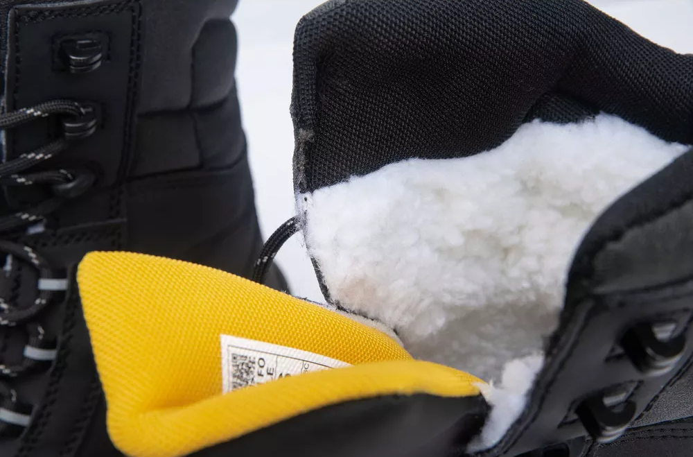 Detail zateplené pracovní poloholeňové obuvi BK TPU MF S3 CI SRC CERVA